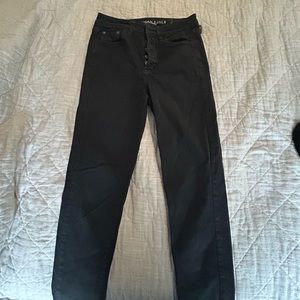 Black high waisted American eagle jeggings